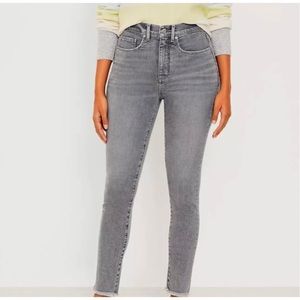 NWT LOFT outlet Petite Curvy High Rise Skinny Jeans in Light Grey Wash